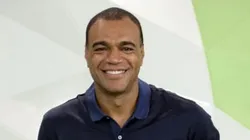 Foto: Reprodução / TV Bandeirantes - Denílson se rende a medalhão do Fluminense