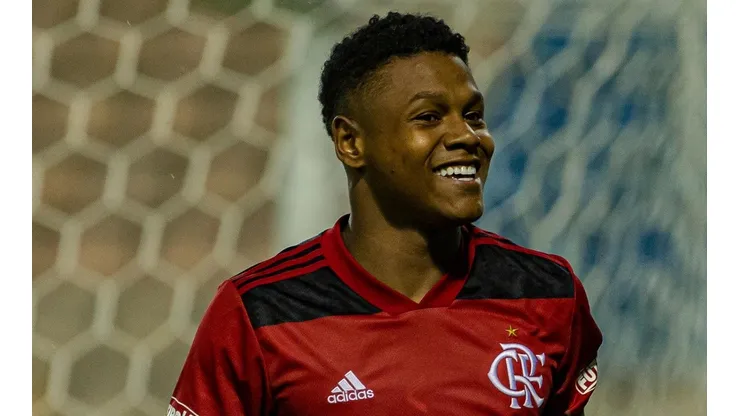 Foto: Diogo Reis/AGIF | Flamengo se posiciona quanto a interessados por Matheus França, de 18 anos