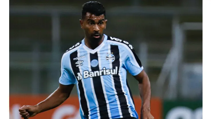 Foto: Maxi Franzoi/AGIF - Thiago Santos: volante tem moral com o técnico gremista