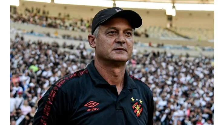 Foto: Thiago Ribeiro/AGIF | Lisca afirmou que torcida do Vasco é exemplo a ser seguido