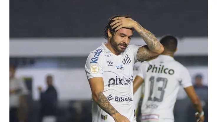 Foto: Fernanda Luz/AGIF | Chance de Goulart deixar o Santos é exposta e assunto chega ao Cruzeiro