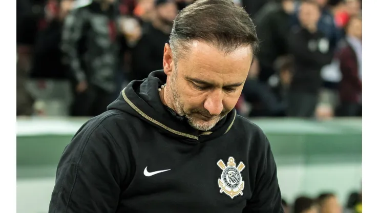 Robson Mafra/AGIF. Vítor Pereira sofre com desfalques para a decisão na Libertadores