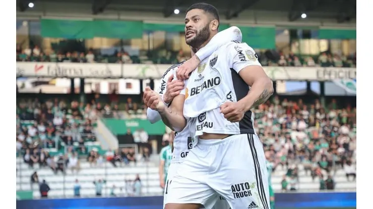"Grande jogador"; volante do Emelec se derrete por Hulk e faz revelação sobre o atacante do Galo