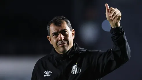 Santos conta com a permanência de Carille.