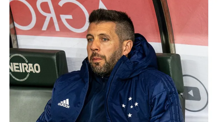 Foto: Alessandra Torres/AGIF - Pezzolano minimizou boa vantagem na tabela da Série B