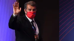 Foto de David Ramos/Getty Images | Laporta apontou De Jong como um dos melhores do mundo na posição