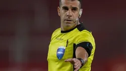 JUAN MABROMATA/POOL/AFP via Getty Images/ São Paulo tem três expulsos com o mesmo número de faltas e cartões da Universidad Católica.