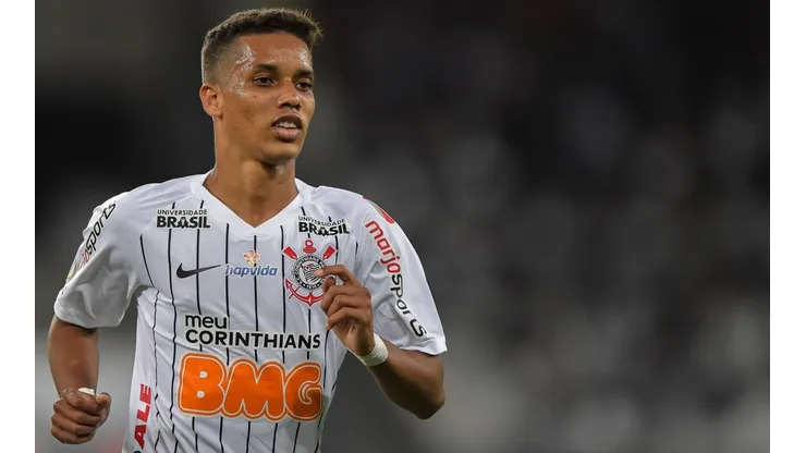 Thiago Ribeiro/AGIF - Pedrinho é anunciado pelo Atlético