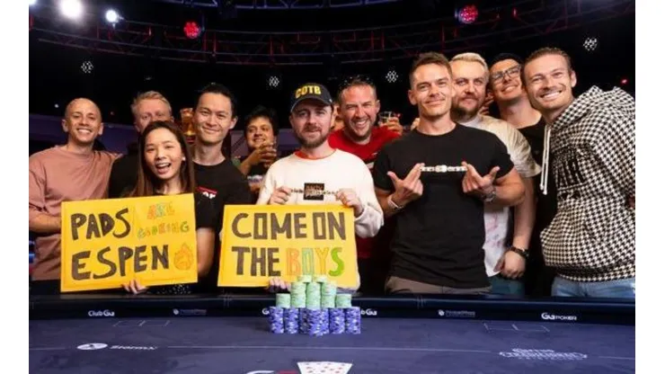 Patrick Leonard e Espen Jorstad ganharam os primeiros braceletes da carreira (Foto: Reprodução/PokerNews)