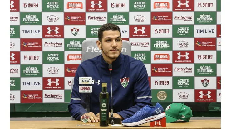 Foto: Flickr Oficial Fluminense FC/Lucas Merçon | Nino tenta 'segurar' xodó do Fluminense no CT