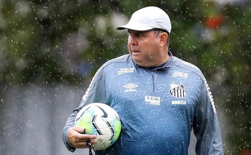 Marcelo Fernandes é auxiliar de Carille e o mais cotado hoje para assumir em saída do técnico do Peixe – Foto: Pedro Ernesto Guerra Azevedo/Santos FC