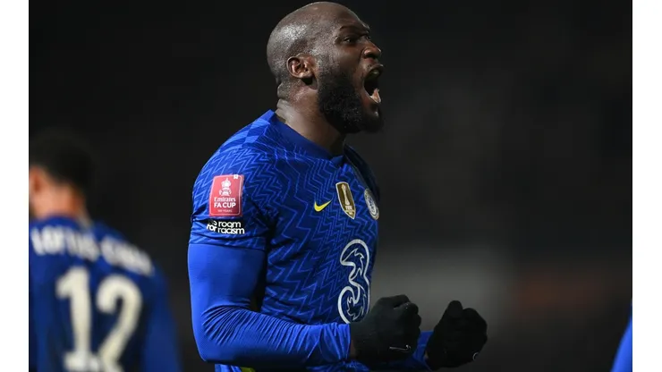 Lukaku deixou o Chelsea e voltou para a Inter de Milão, por empréstimo; espaço no elenco do Chelsea foi aberto, e time inglês está atrás de atacante brasileiro