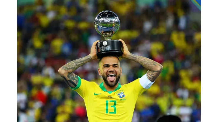 Daniel Alves e mais quatro; jogadores que possivelmente deverão jogar sua última Copa do Mundo