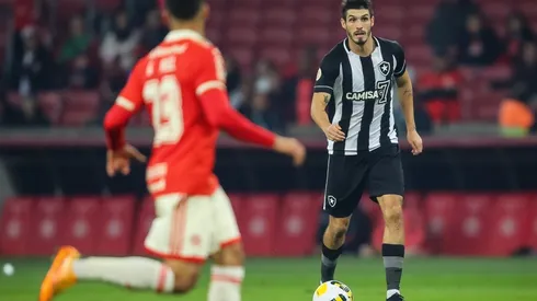 Pedro H. Tesch/AGIF - Piazon pode levar a pior após confusão em Botafogo x Inter