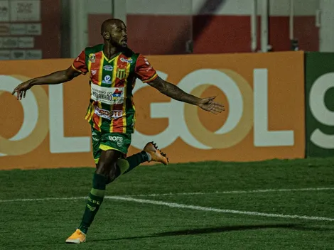 Web não se contém após primeira aparição de Jean Silva no CT do Figueirense: "Chegou com uma mala cheia de..."