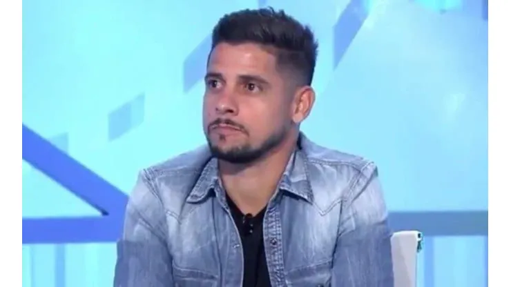 Reprodução/SBT - Cicinho polemiza ao falar de ex-treinador do São Paulo