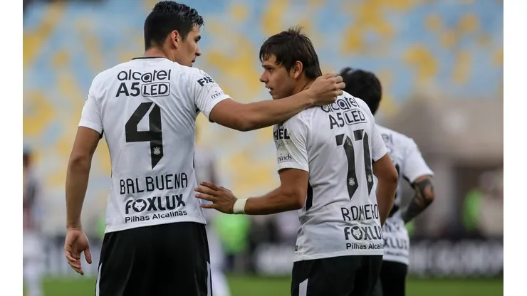 Foto: Rodrigo Gazzanel/Agência Corinthians - Ángel Romero (à direita) admitiu que Corinthians sondou sua situação em 2022