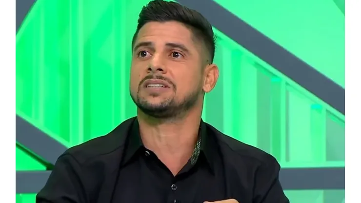 Foto: Reprodução / SBT - Cicinho se rende a Diniz e aponta qualidade do treinador