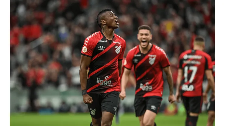 Foto: C2 Sports - Orejuela marca pelo Athletico Paranaense