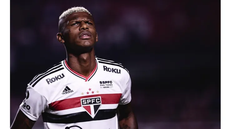 Arboleda não deve atuar mais pelo São Paulo em 2022 (Foto: Ettore Chiereguini/AGIF)