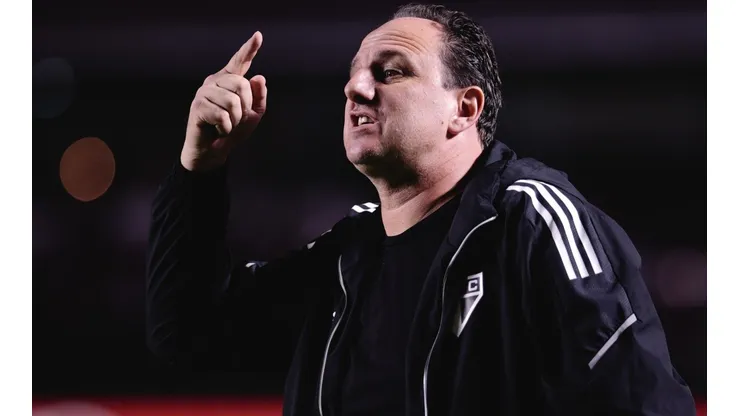 Ettore Chiereguini/AGIF. Rogério Ceni tenta fazer São Paulo sobreviver nas competições até a janela de transferências