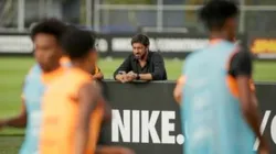 Duílio sai na frente e Flamengo vê Corinthians fazer proposta por volante do futebol europeu