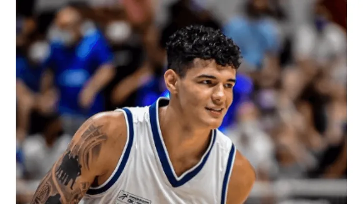 Gui Santos ainda atuando pelo Minas no NBB