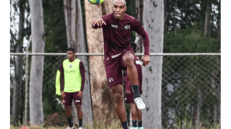 Tiago Pavini/Ferroviária SA. Carlão é dúvida para a disputa deste fim de semana
