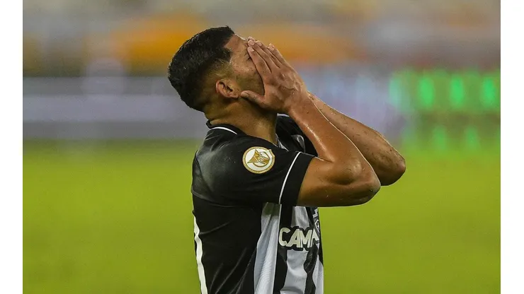 Erison expõe bastidores sobre futuro no Botafogo na temporada