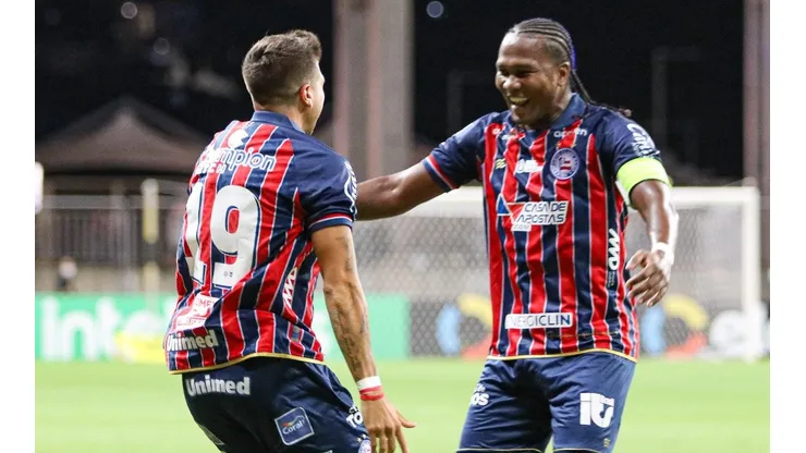 Foto: Renan Oliveira/AGIF - Mugni (à esquerda) deve mudar de função em duelo contra o Novorizontino neste sábado