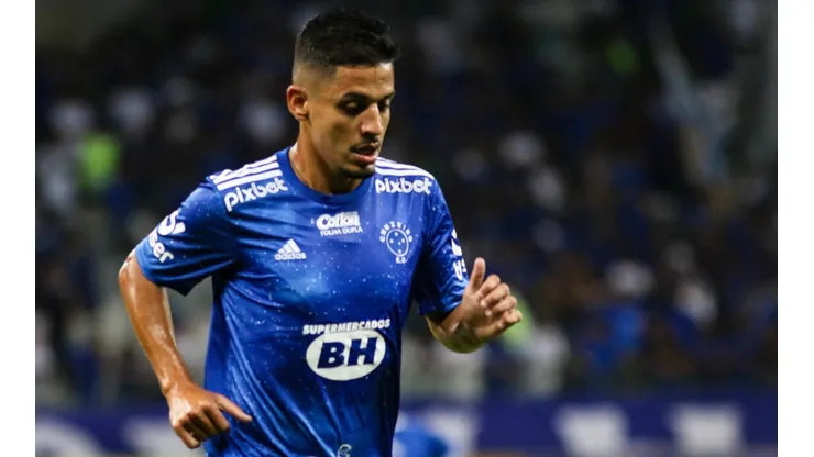 Foto: Fernando Moreno/AGIF - Torcida do Cruzeiro pede Neto Moura e mais 2