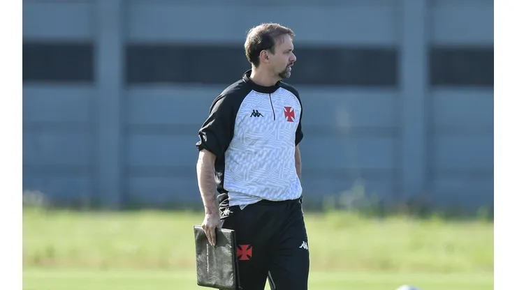 Maurício Souza, técnico do Vasco (Foto: Thiago Ribeiro/AGIF)