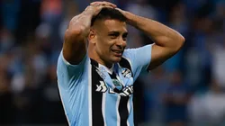 Foto: Maxi Franzoi/AGIF | #9 emprestado pelo Grêmio é colocado no páreo de Diego Souza