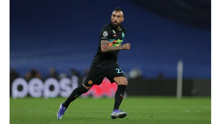 Vidal e Flamengo negociam para a chegada do chileno na Gávea