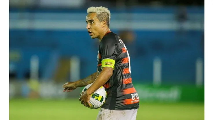 Foto: Fernando Torres/AGIF - Jadson puxa a fila de jogadores que já deixaram o Vitória este ano