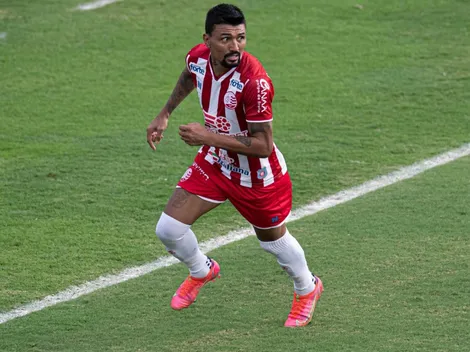 “Um pouco mais fragilizados”: sem homem-gol, Roberto Fernandes quebra a cabeça para duelo da Série B