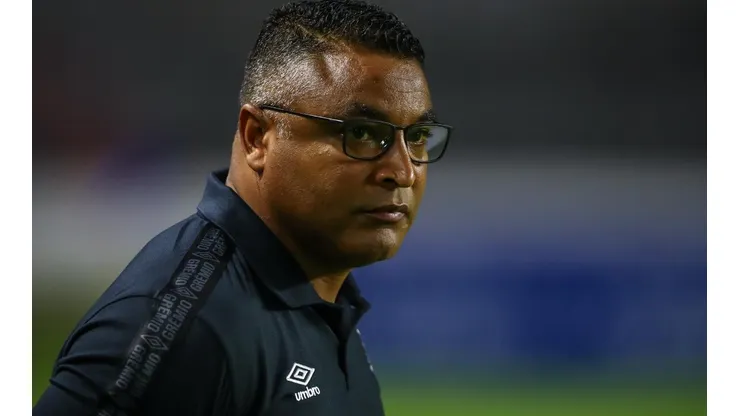 Foto: Lucas Uebel/Grêmio/Divulgação - Roger Machado: técnico descartou a chegada de meio-campista
