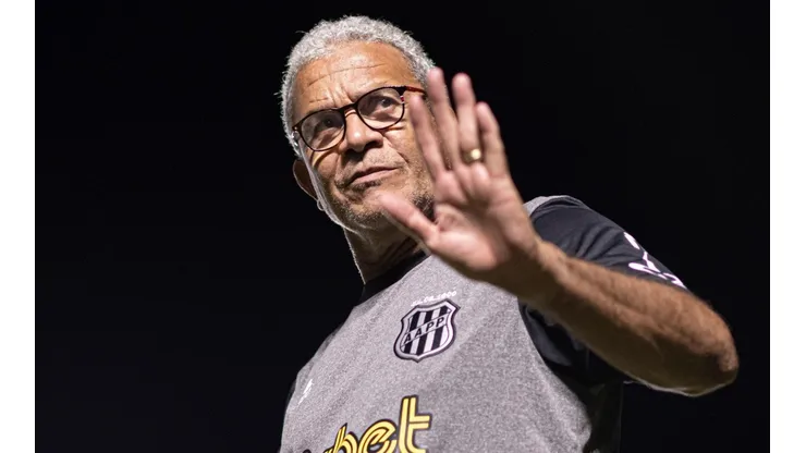 Jorge Rodrigues/AGIF - Hélio exala sinceridade na Ponte Preta.