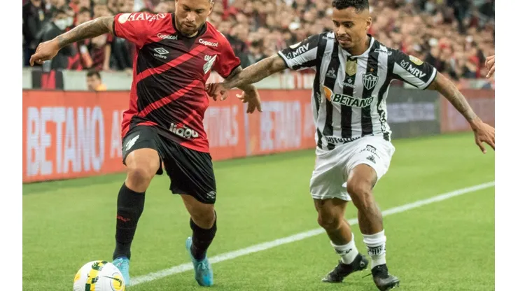 Marlos em ação diante do Atlético-MG; meia esteve em poucos jogos do Furacão e pode ser negociado