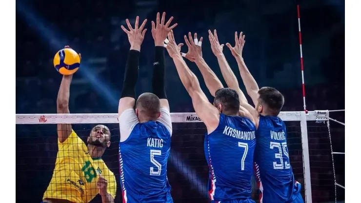 Lucarelli ataca contra rivais — Foto: Divulgação/FIVB