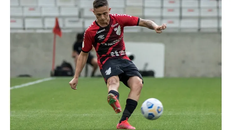 Robson Mafra/AGIF - Khellven é destaque em virada do Athletico