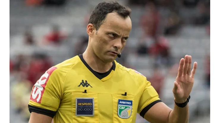 “Só tem esse ângulo”; CBF divulga áudio do Var em lance polêmico contra o Fogão
