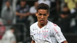 Pedrinho deve chegar ao Atlético-MG (Foto: Marcello Zambrana/AGIF)