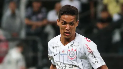 Pedrinho deve chegar ao Atlético-MG (Foto: Marcello Zambrana/AGIF)