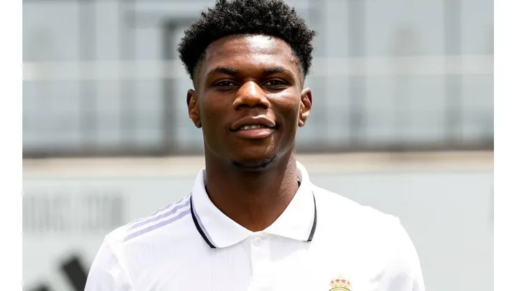 Foto: Real Madrid/Divulgação - Tchouaméni: jovem francês já foi apresentado oficialmente