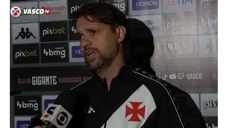 Foto: Vasco TV/YouTube - Maurício Souza ganha reforço no Vasco.