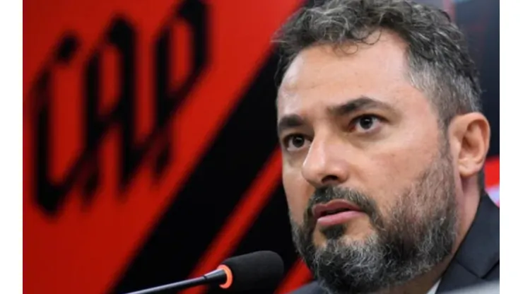 Foto: Fabio Wosniak/Athletico/Divulgação - Alexandre Mattos resolveu situação de Vitinho junto a clube da Ucrânia