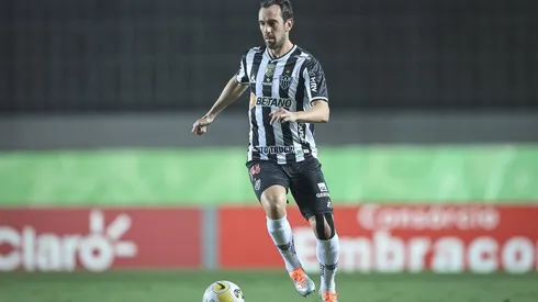 Godín não ficou nem seis meses no Atlético-MG; defensor é mais um entre os uruguaios que não vingaram no Galo