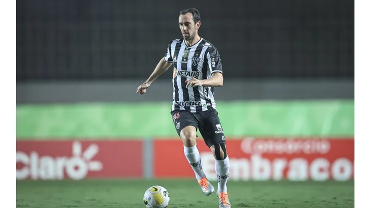 Godín não ficou nem seis meses no Atlético-MG; defensor é mais um entre os uruguaios que não vingaram no Galo