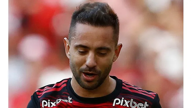 - Everton Ribeiro não vive um bom momento no Flamengo